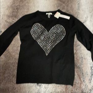 🌷 soft black sweater w studs in heart